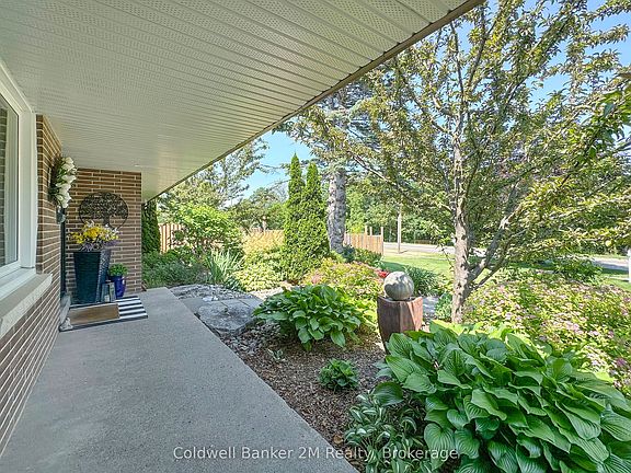 3rd image of 276 Park Rd N