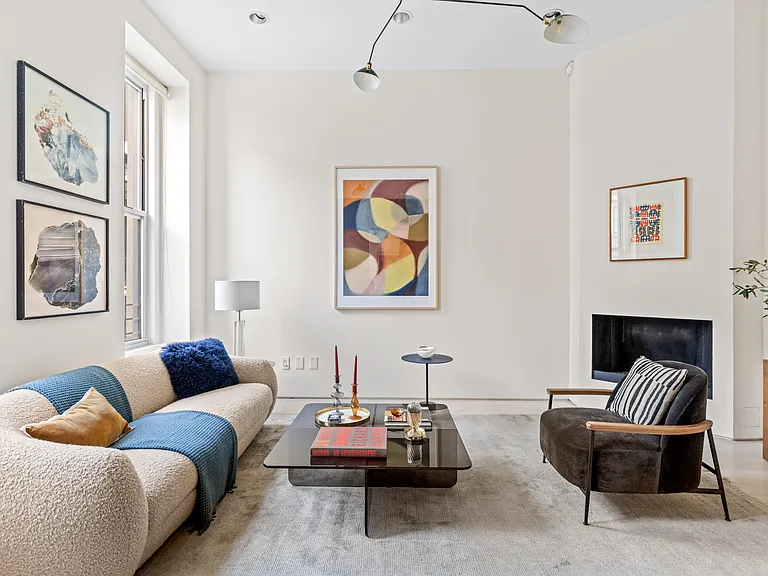 240 E 61st St #1 — Photo 1