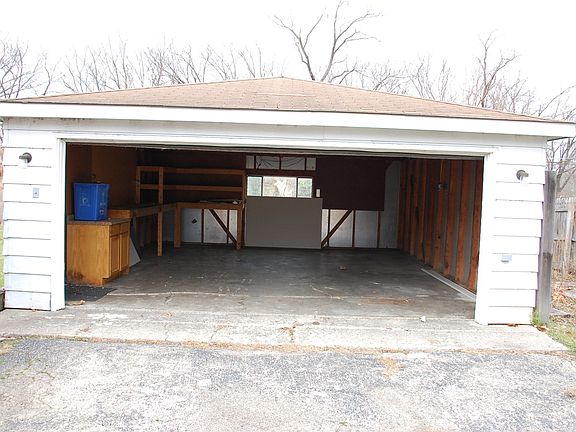 3rd image of 232 Glengary Dr