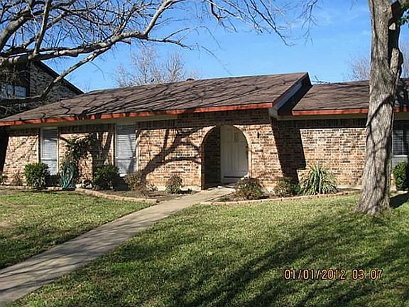 2nd image of 1819 Blake Dr
