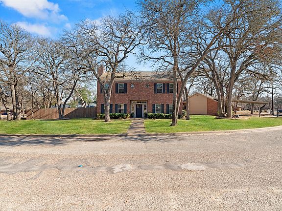 4th image of 712 Enfield Dr