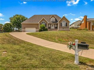 16 Chemar Dr, Hurricane, WV 25526