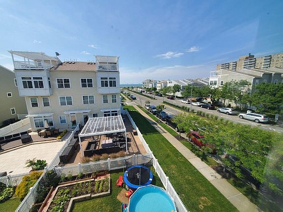 4th image of 7219 Catamaran Way