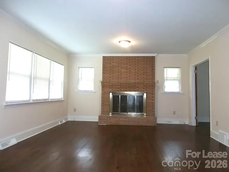 1425 Academy St — Photo 7