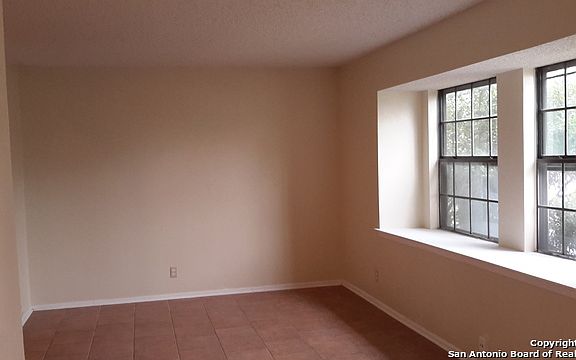 4th image of 10202 Grand Court Dr
