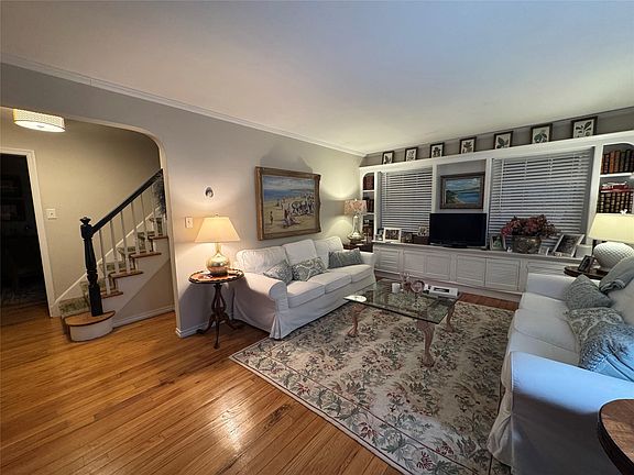 5th image of 5 Tremont St