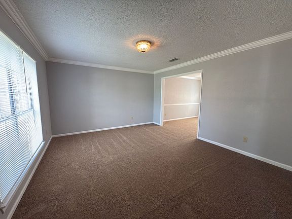 3rd image of 616 Berkley Dr