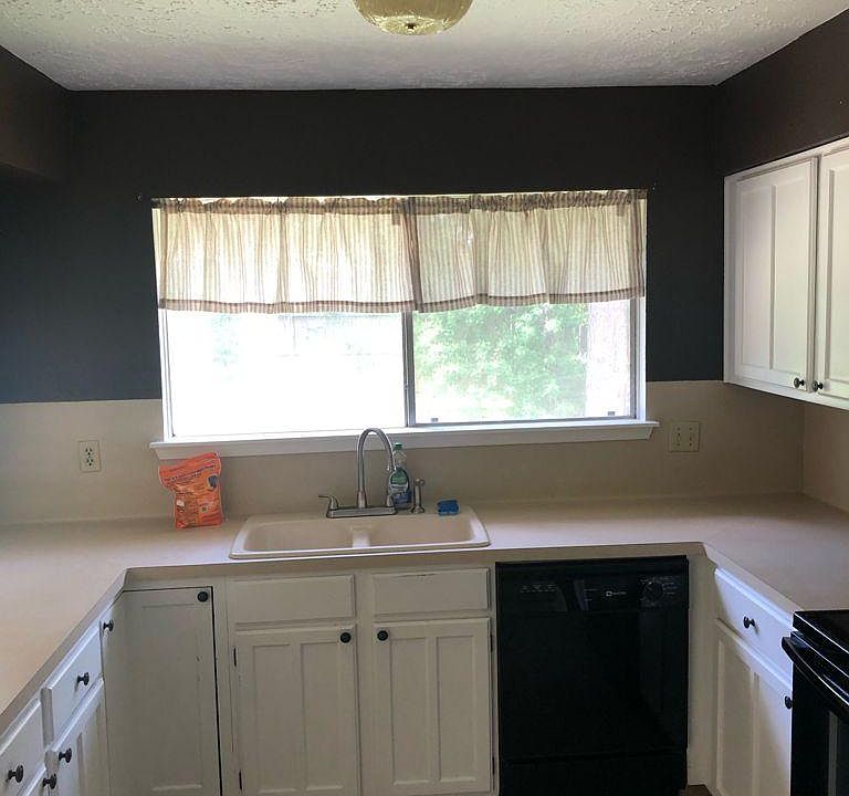 2nd image of 4610 Rivertree Ln