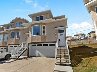 82 SE Country Hills Gdns NW, Calgary, AB T3K 5G2