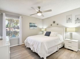 Enclave at Lake Underhill Apartments