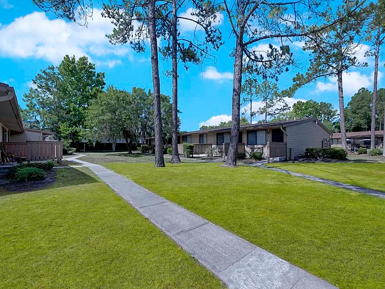 Pelican Pointe — Photo 12