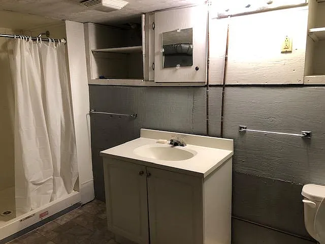 207 S Poplar St — Photo 11