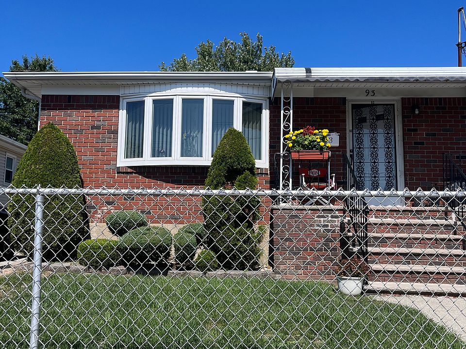 1st image of 93 Vedder Ave #2