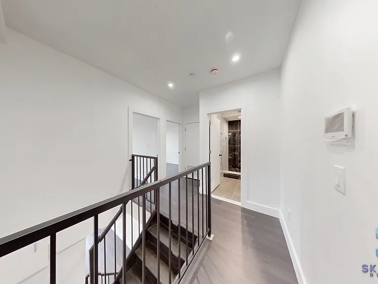 239 E 28th St #3A — Photo 2