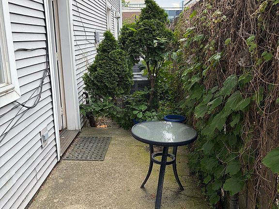 5th image of 425 S Harvey Ave APT E