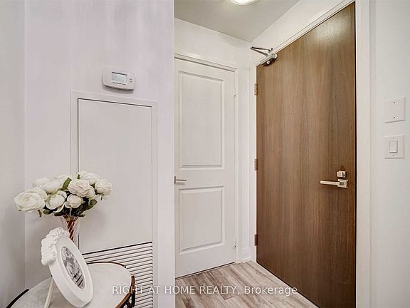 2nd image of 7171 Yonge St #511