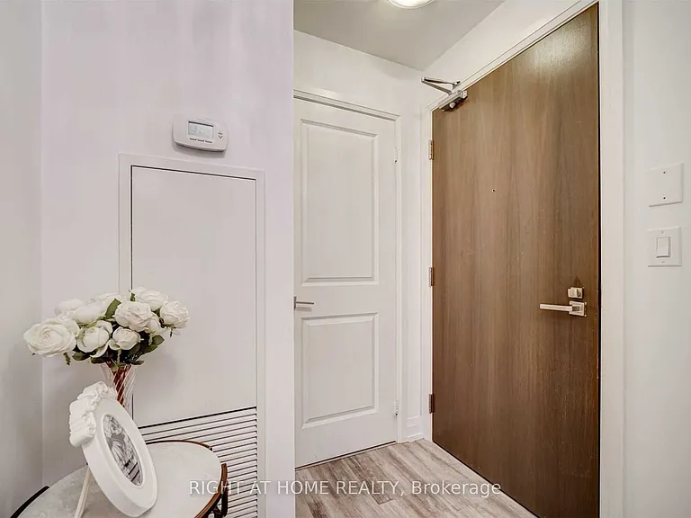 7171 Yonge St #511 — Photo 3