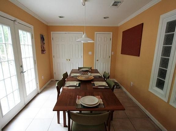 3rd image of 1352 Woodcrest Dr