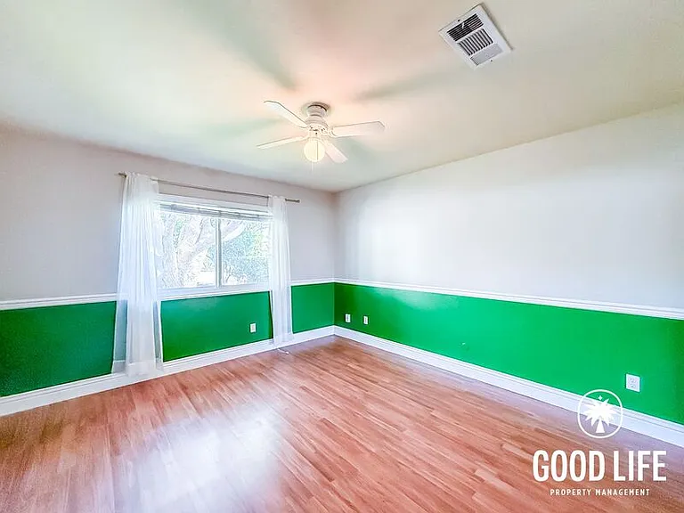 1031 Emelita St — Photo 13