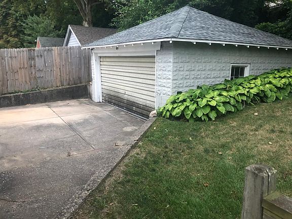 5th image of 943 Valley Ave NW