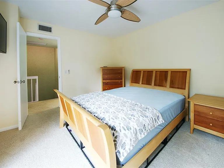 1700 Embassy Dr #504 — Photo 11
