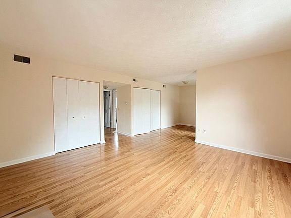 2nd image of 245 Maryland Dr #5