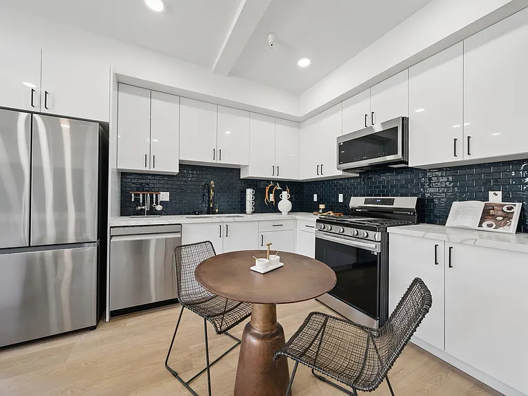 212 N Mariposa Ave #5 — Photo 7