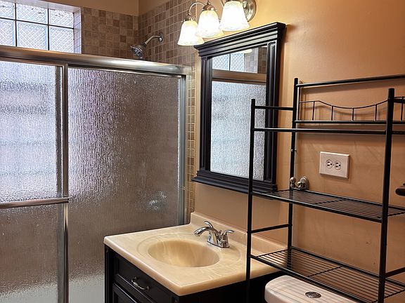5th image of 5642 N Bernard St #2