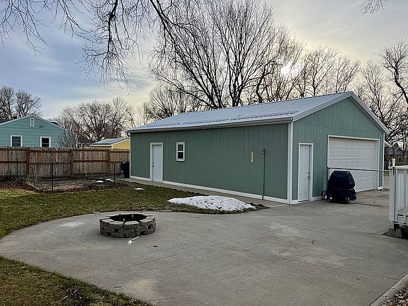 5th image of 810 Labarge Ct