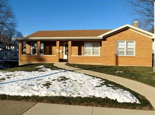 1895 W 3rd St, Dubuque, IA 52001