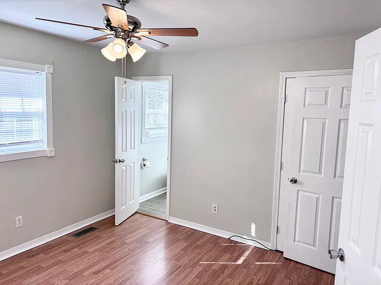 65 Jackson Ave — Photo 22