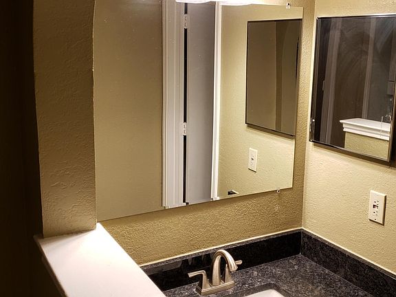 4th image of 2307 Balsam Dr APT L201