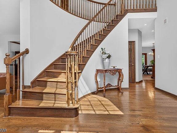 4th image of 6 Oakridge Rd