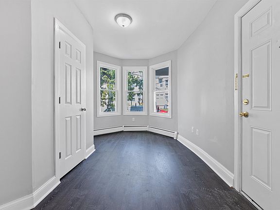 3rd image of 71 Clarke Ave APT 3R