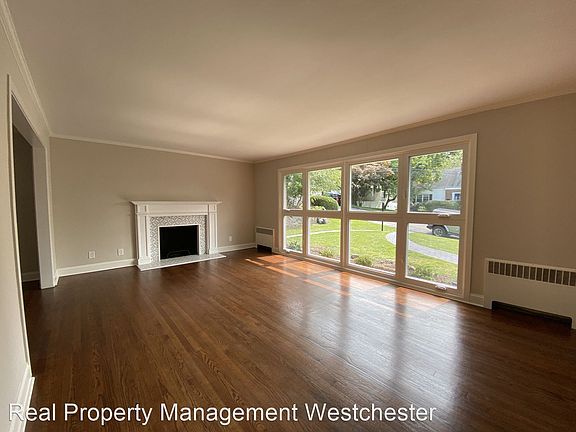 5th image of 148 Alexander Ave