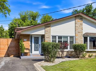 1171 Gripsholm Rd, Mississauga, ON L4Y2G8