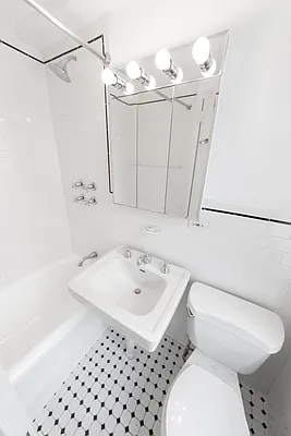 Rented by Nest Seekers International | media 8