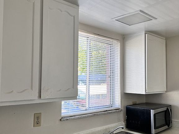 5th image of 2818 Erie Ave #11545954