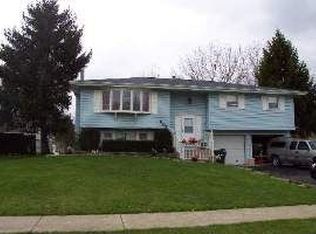 609 Stonegate Rd, New Lenox, IL 60451