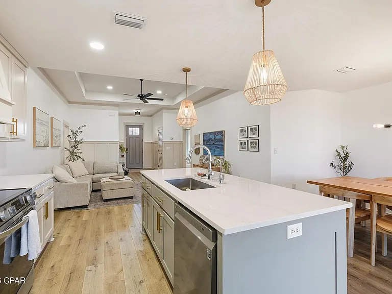 38100 Heartwood St — Photo 2