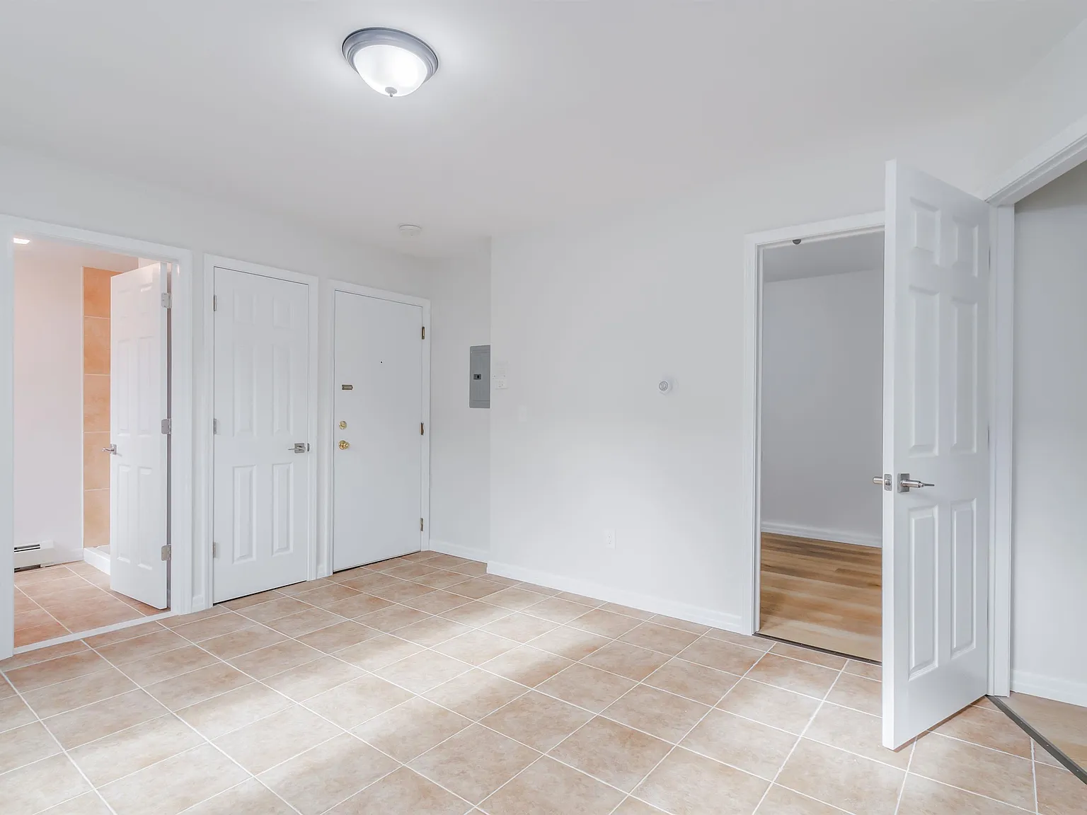 2 bed, 1.0 bath, $1,900 — Photo 3
