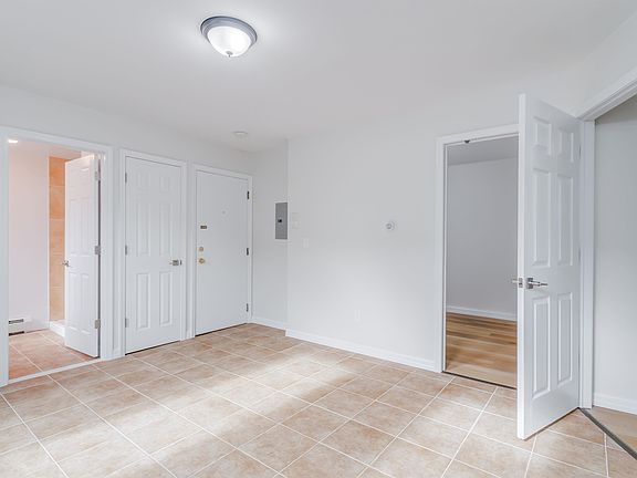 3rd image of 101 W 49th St APT 4