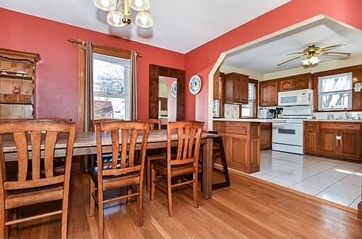 5th image of 51 Rock St