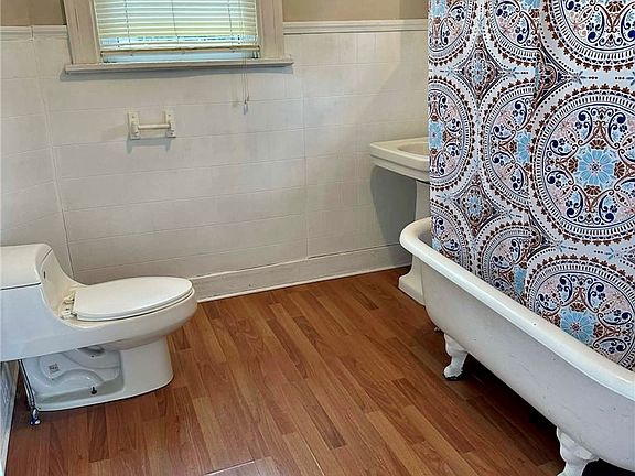 5th image of 208 S Prospect St