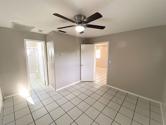 5th image of 722 109th Ave N #A