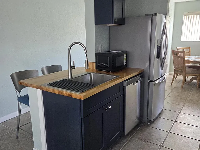 400 Beach Park Ln — Photo 7