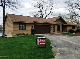 11792 Breezy Point Dr, Plainwell, MI 49080