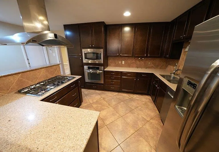383 Gayle Ave — Photo 6