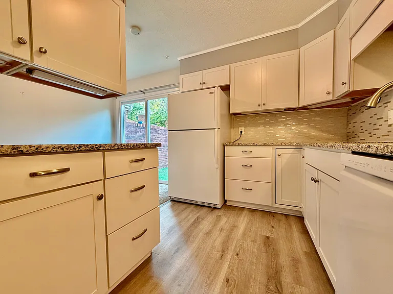 207 Northpoint Ave #H — Photo 4