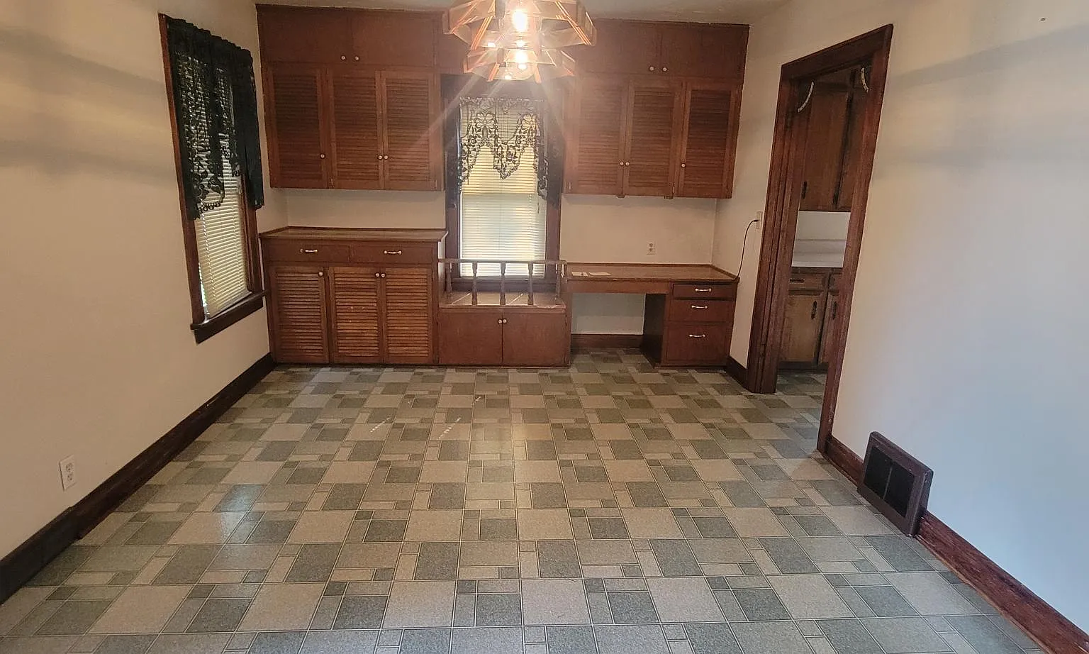 1724 S Norwood Ave — Photo 3